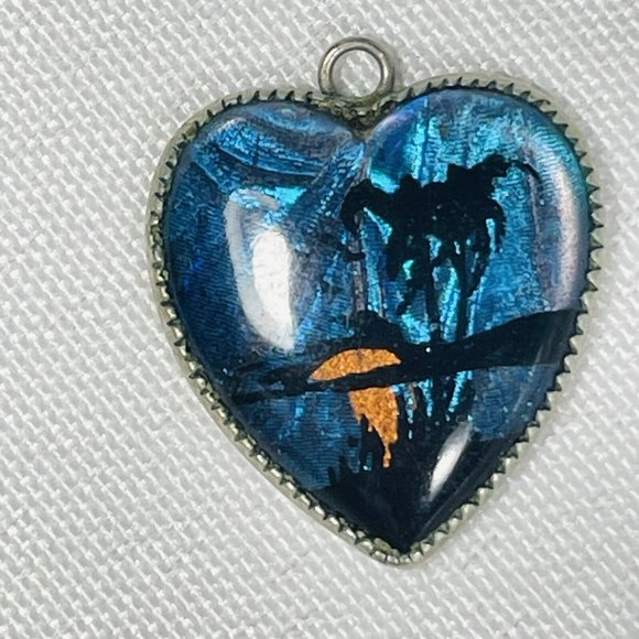 Vintage MCM Morpho Butterfly Wing Heart Shaped Tropical Sunset Pendant Charm - Picture 8 of 11